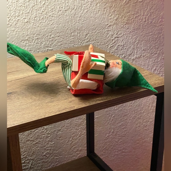 1991 Annalee Elf Doll with Gift - Picture 3 of 6